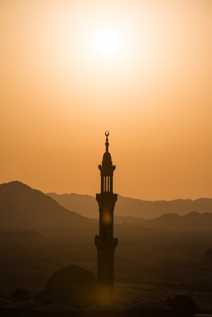 Moslim moskee in woestijn