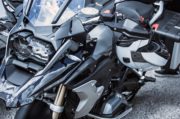 Motorfiets luxe items close-up: motorfiets onderdelen