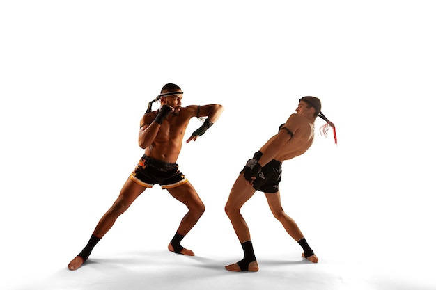 Gratis foto muay thai thai boksvechters