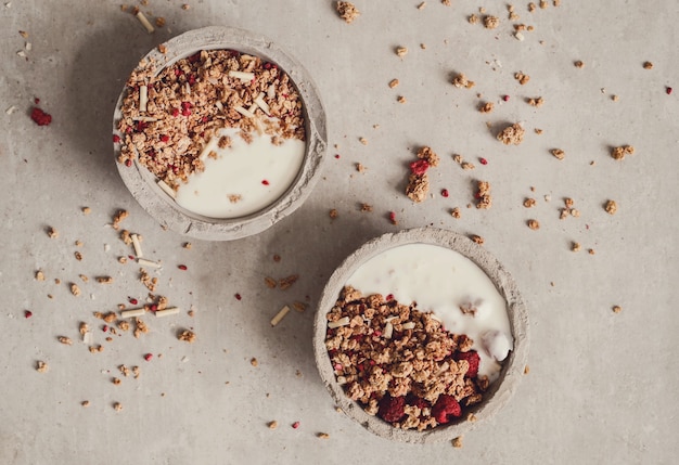 Muesli. heerlijk ontbijt op tafel