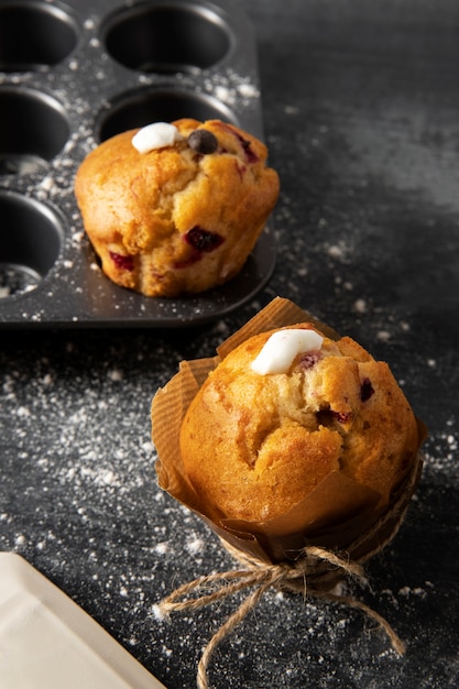 Gratis foto muffins op tafel