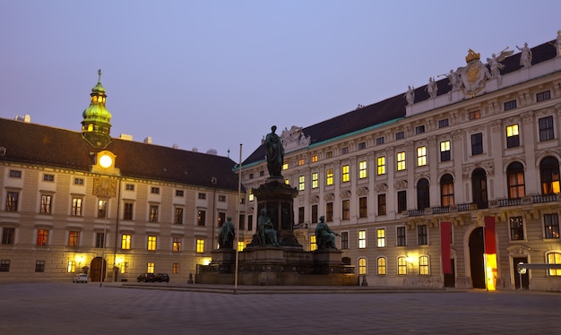 Nacht uitzicht Hofburg Paleis. Wenen