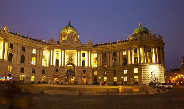 Nacht uitzicht Hofburg Paleis. Wenen
