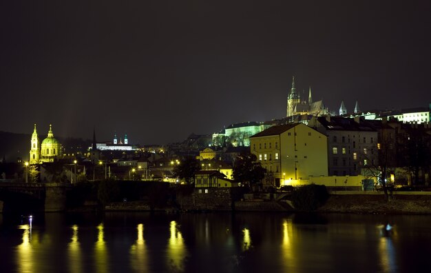 Nacht uitzicht op Praag