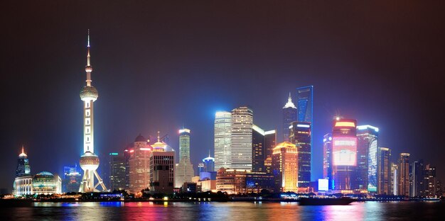 Nachtpanorama van Shanghai