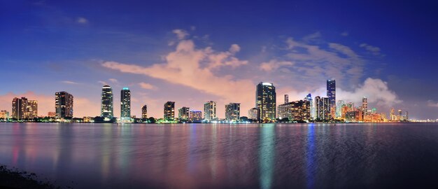 Nachtscène in Miami