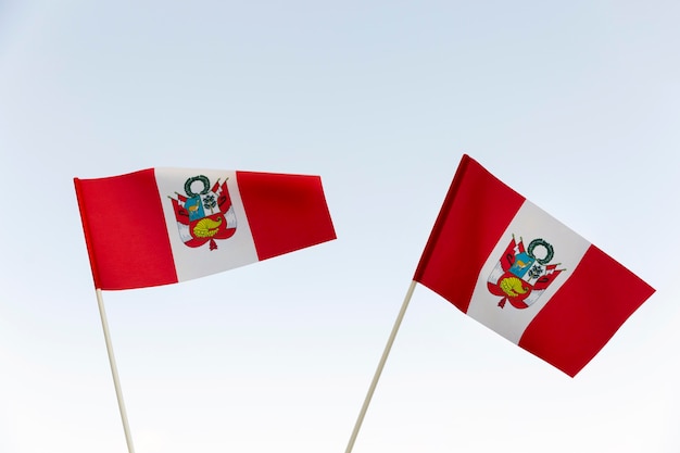 Nationale zijden vlag van Peru buiten