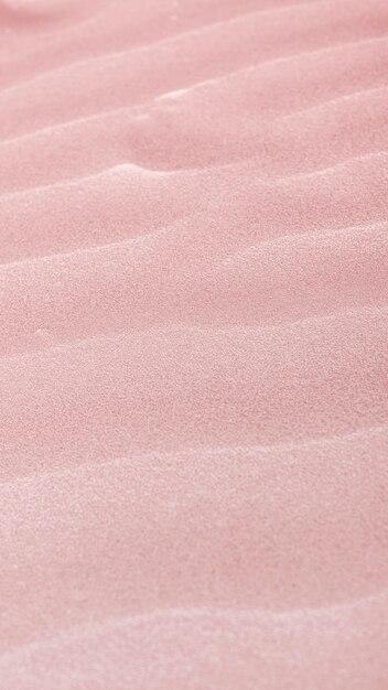 Natuurlijk roze zand op het strand mobiel behang