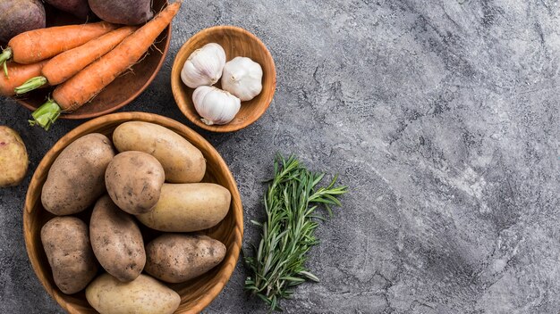 Natuurlijke aardappelen met kopie-ruimte