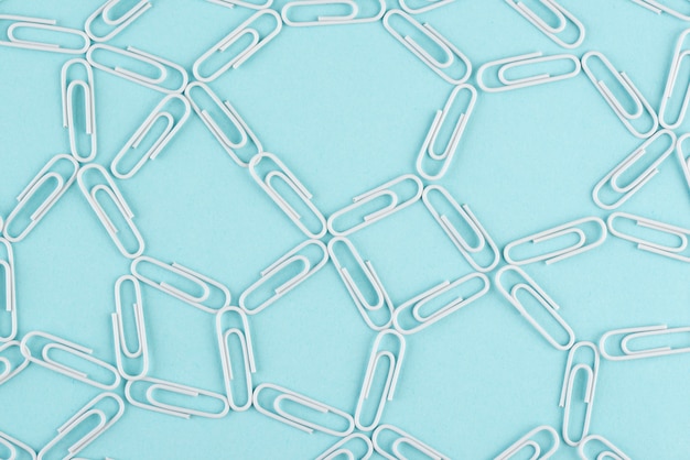 Gratis foto netwerkconcept met paperclips bovenaanzicht