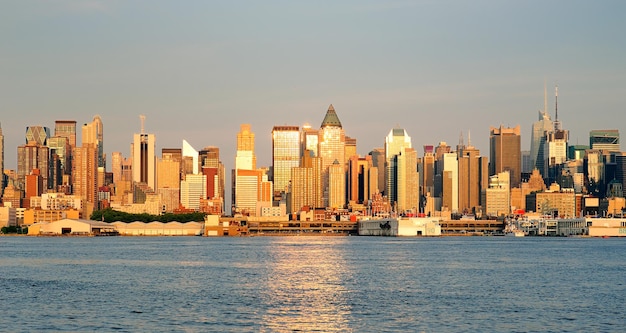 Gratis foto new york city manhattan bij zonsondergang
