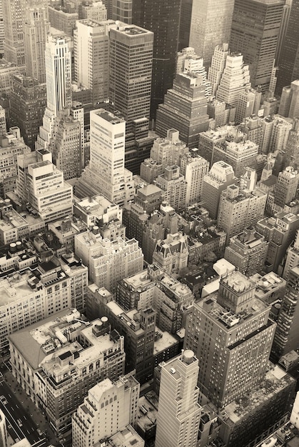 Gratis foto new york city manhattan skyline luchtfoto zwart-wit