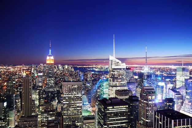 Gratis foto new york city manhattan skyline zonsondergang