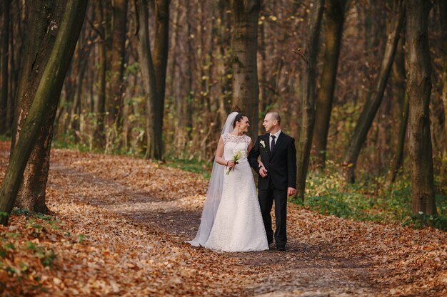 Newlywrds in het bos