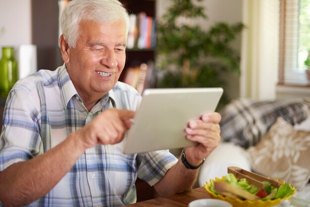 Nieuwe informatie alleen van internet