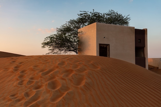 Gratis foto nomadische architectuur in woestijn