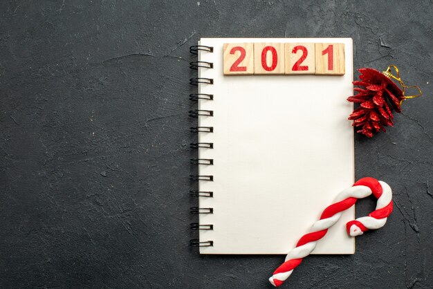 Nummer 2021 over notitieboekje. Gelukkig nieuwjaar