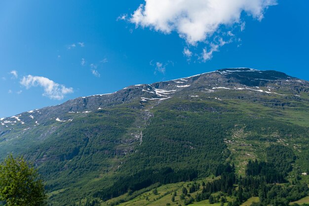 Olden Noorwegen 28 juni 2023 Berg