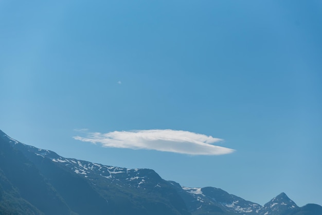 Gratis foto olden noorwegen 28 juni 2023 berg