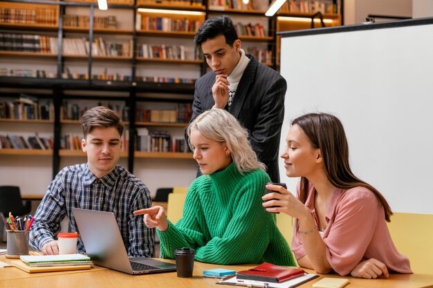 Ondernemers bijeenkomst op kantoor