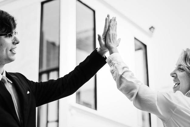 Ondernemers geven samen een high five