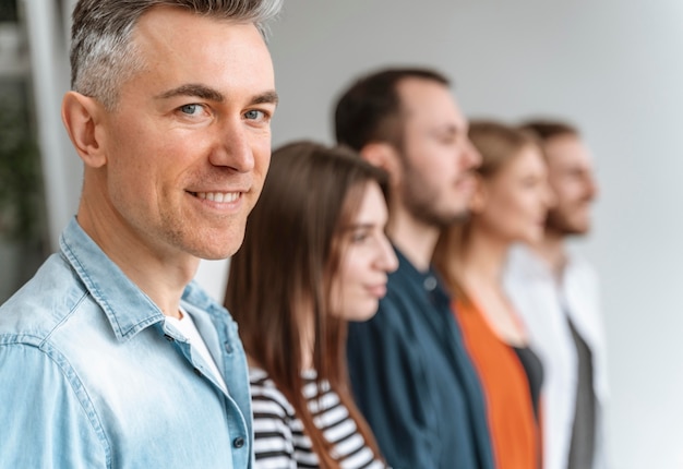 Gratis foto ondernemers op kantoorvergadering