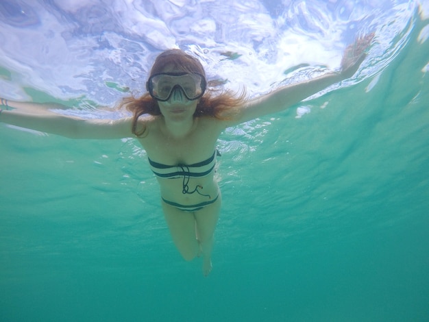 Onderwater vrouw