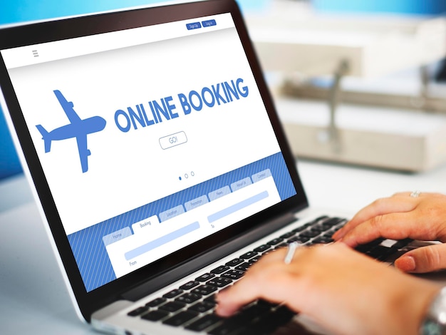 Online boeken Reizend vliegtuigvluchtconcept