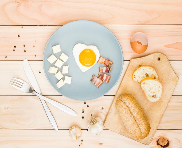 Ontbijt met eieren en spek
