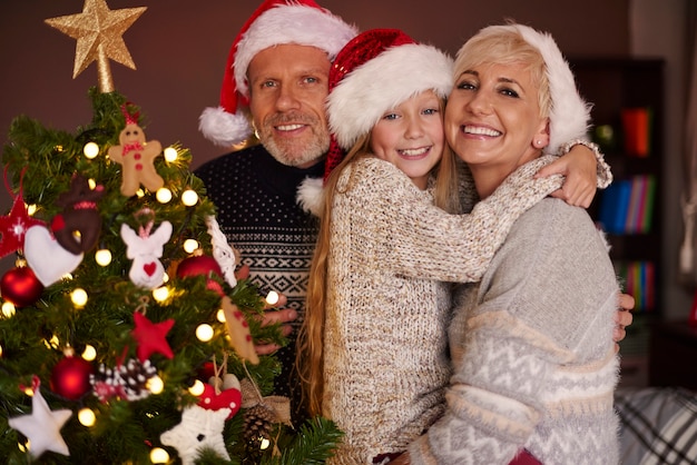 Onze prachtige kerstboom en geliefde familie