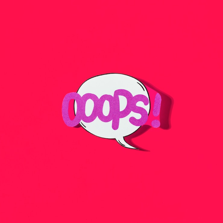 Gratis Foto oops belettering en met de hand getekende tekstballon op rode achtergrond