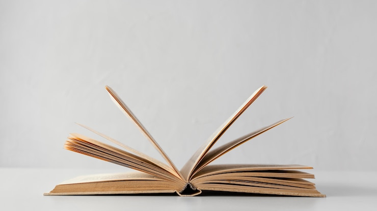 Gratis Foto open boek met witte achtergrond