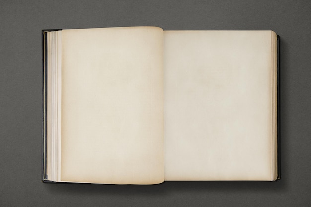 Gratis foto open boek, oude antieke gebroken witte pagina's met ontwerpruimte