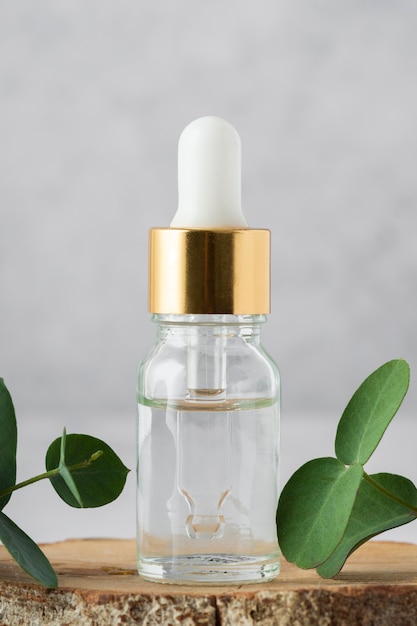 Opstelling met serum en plant