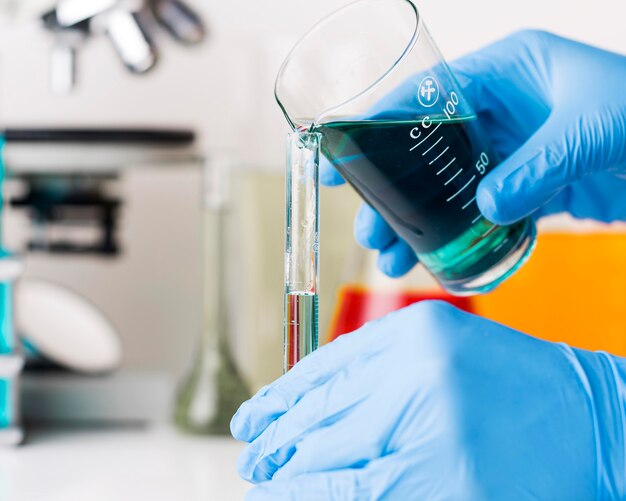 Opstelling van chemische elementen in laboratorium
