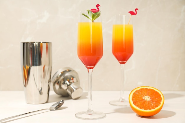 Oranje cocktailconcept verse heerlijke de zomercitrusvruchtencocktail