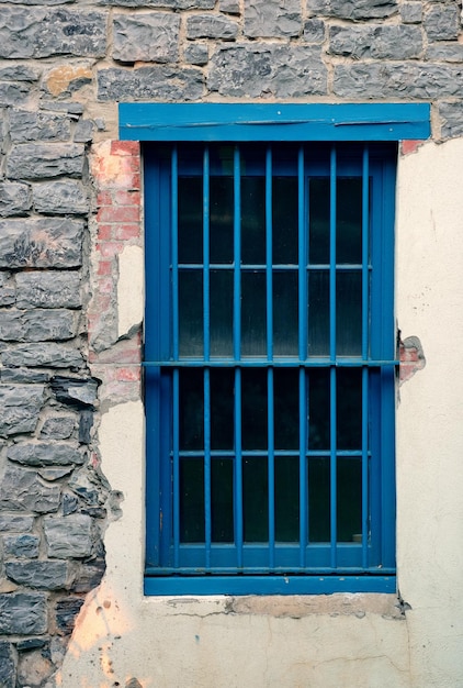 Oud raam van oud gebouw in Quebec City