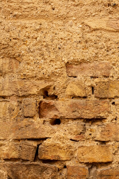 Oude bakstenen muur met cement