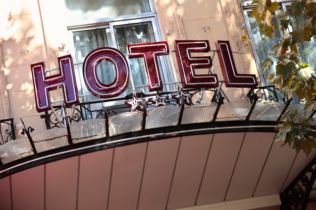 Oude hotel sign