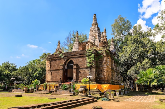 Gratis foto oude pagode in wat photharam maha wihan chet yot chiang man in chiang mai, ten noorden van thailand