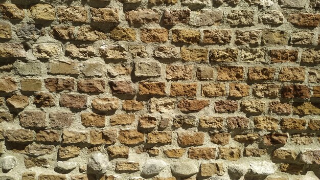 Oude stenen muur onder het zonlicht - een mooie foto voor achtergronden en wallpapers