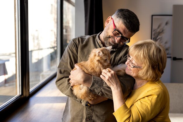 Ouderen met kattenhuisdier