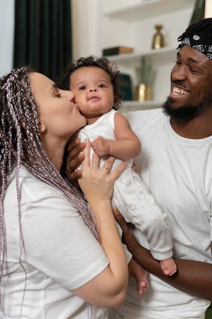 Ouders die tijd doorbrengen met baby