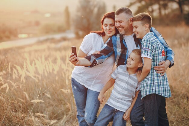 overhemd achtergrond telefoon zon familie