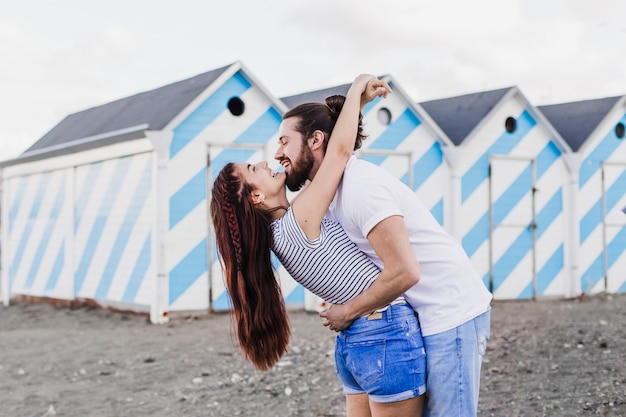 Gratis foto paar en zomer concept