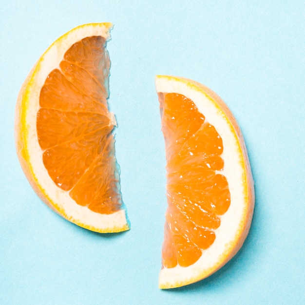 Paar stukjes sinaasappel