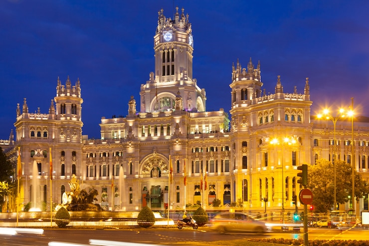 Gratis Foto paleis van communicatie in de avond. madrid, spanje