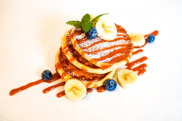 Pannenkoek op een restaurant tafel