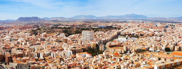 Panorama van cityscape van Alicante van kasteel