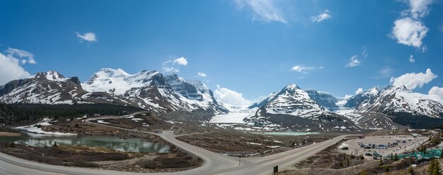 Panoramisch zicht op de Athabasca-gletsjer in Canada